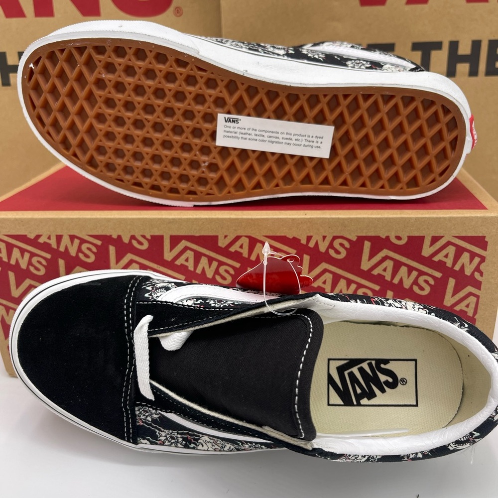Vans WMNS Old Skool (Flash Skulls)Multi/True White Sneakers
VN0A38G118C - Picture 3 of 16